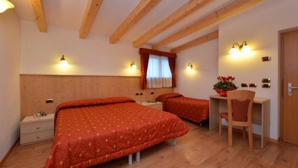 Hotel Zirmes Моэна Экстерьер фото