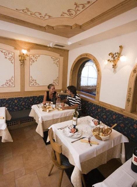 Hotel Zirmes Моэна Экстерьер фото
