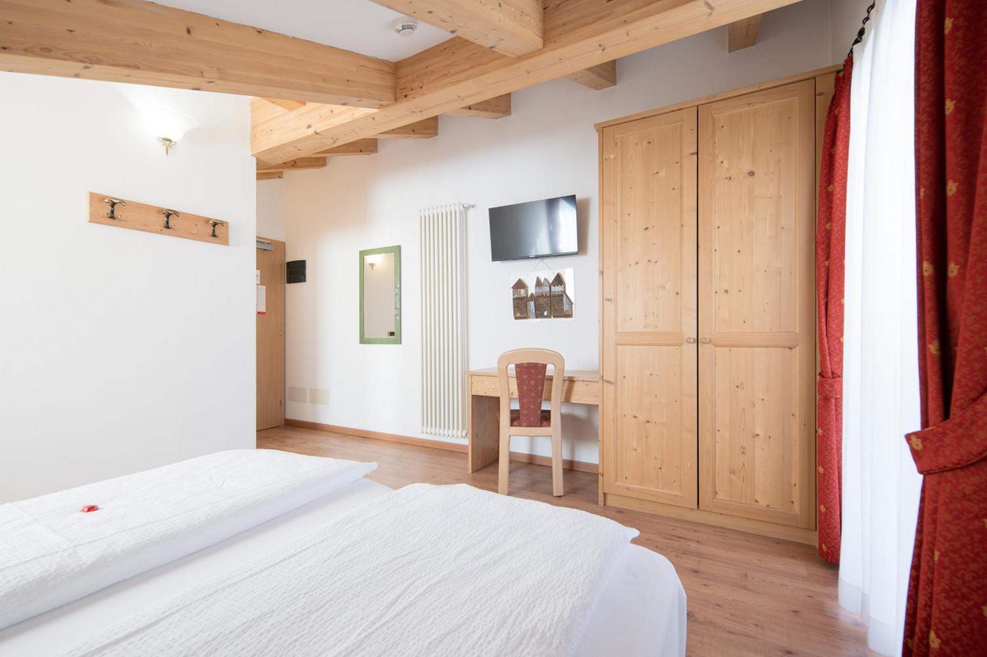 Hotel Zirmes Моэна Экстерьер фото