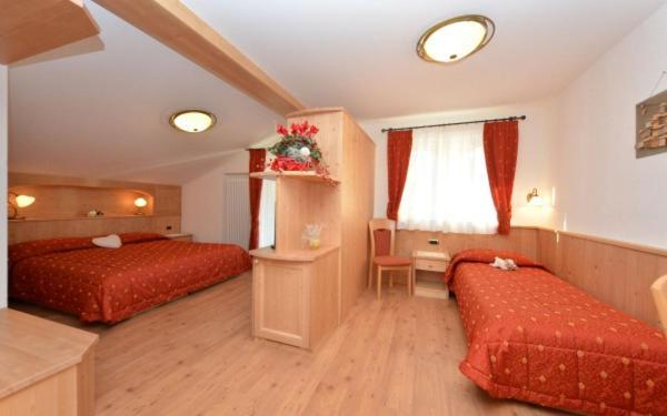 Hotel Zirmes Моэна Экстерьер фото