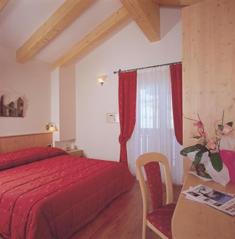 Hotel Zirmes Моэна Экстерьер фото