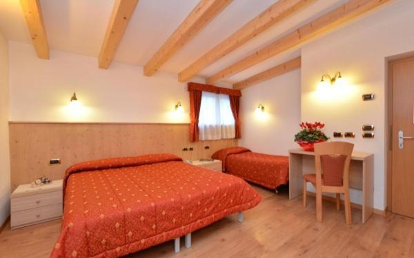 Hotel Zirmes Моэна Экстерьер фото