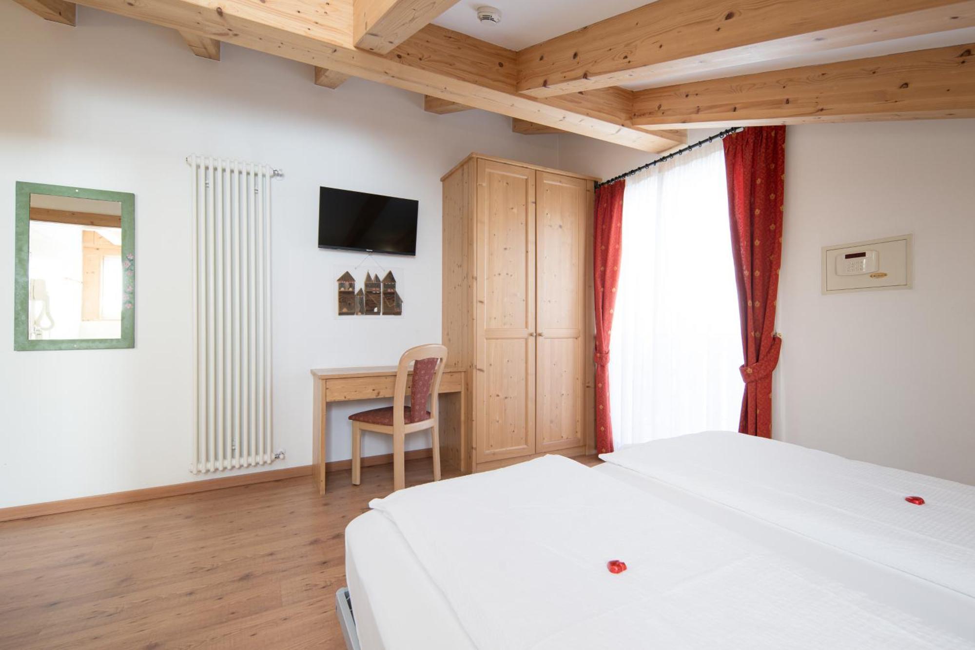 Hotel Zirmes Моэна Экстерьер фото