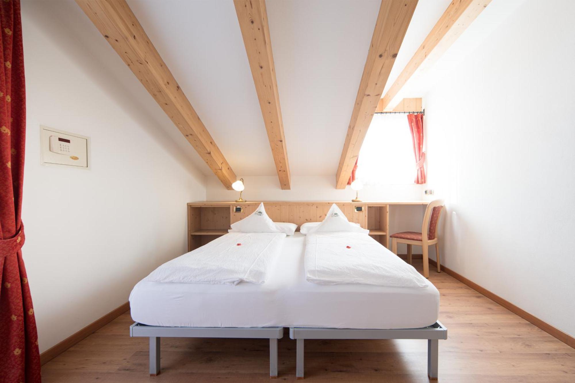 Hotel Zirmes Моэна Экстерьер фото