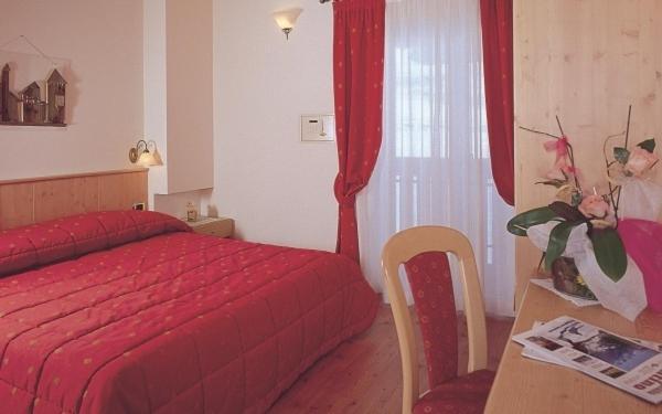 Hotel Zirmes Моэна Экстерьер фото