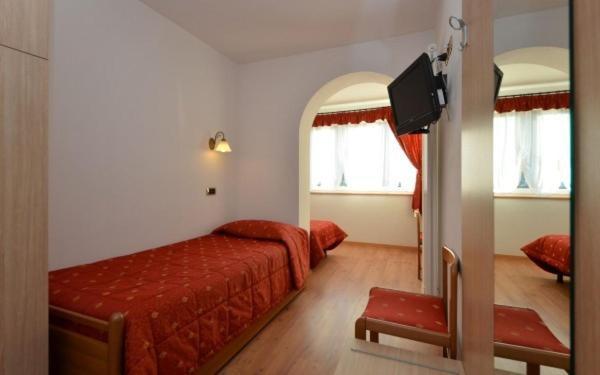 Hotel Zirmes Моэна Экстерьер фото