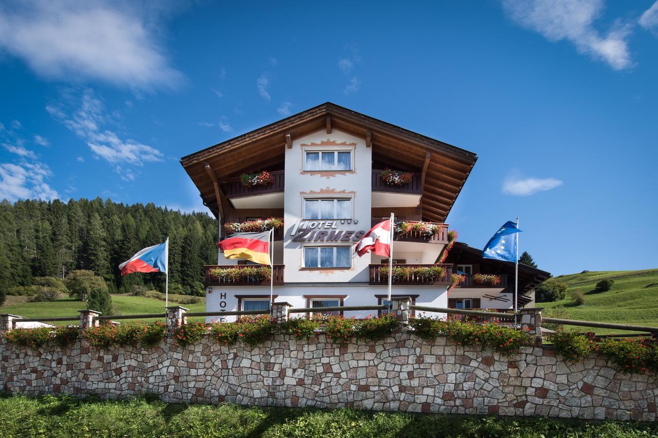 Hotel Zirmes Моэна Экстерьер фото
